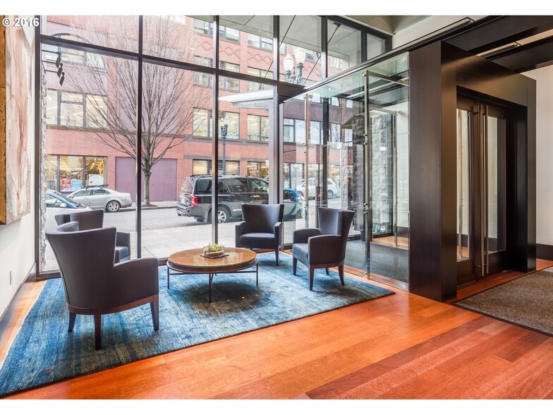 Building Photo - 1025 NW Couch St