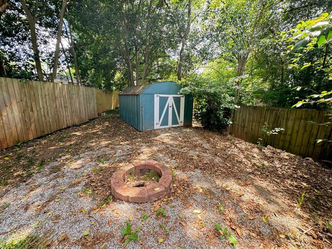 Building Photo - Beautifully Remodeled 4-Bedroom Home with ...