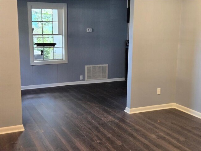 Building Photo - 233 Grant Cir