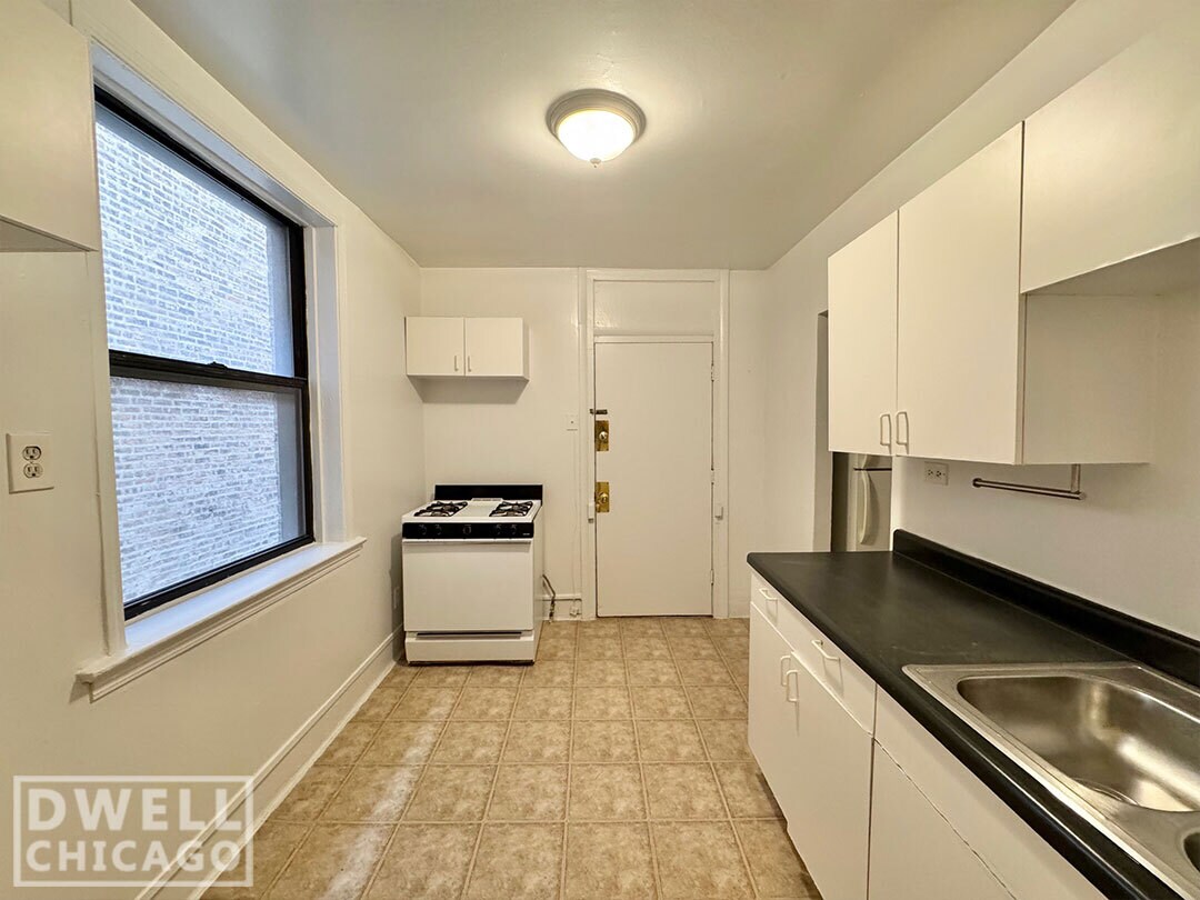 Building Photo - 2350 N Spaulding Ave