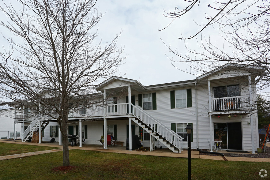 Building Photo - Village on the Green