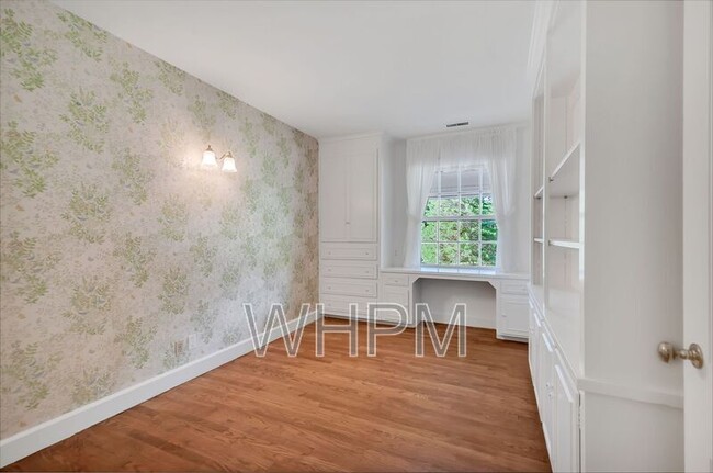 Building Photo - 1000 Chancery Ln