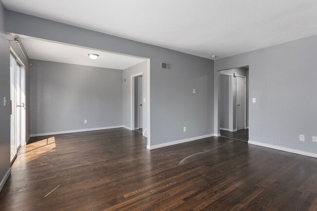 Building Photo - 421 W 87 Pl