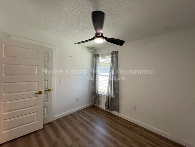 Building Photo - 3241 Damon Dr