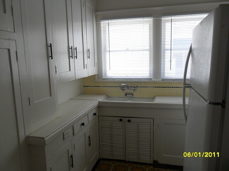 Kitchen - 304 N Colorado Pl