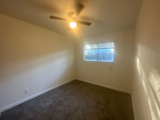 Building Photo - 380 Angelus St