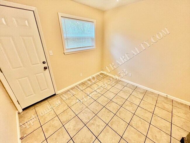 Building Photo - 6003 E 151 Terrace