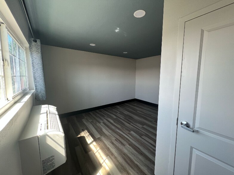 Building Photo - 3570 Pio Pico Dr