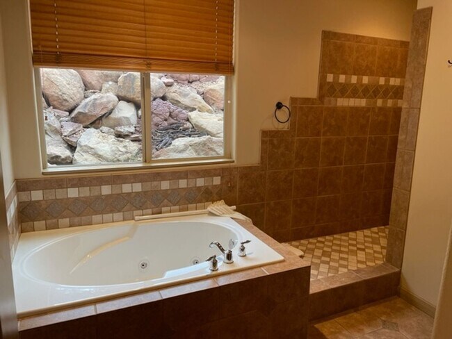 Building Photo - Beautiful Home In A Quiet Gated Community!