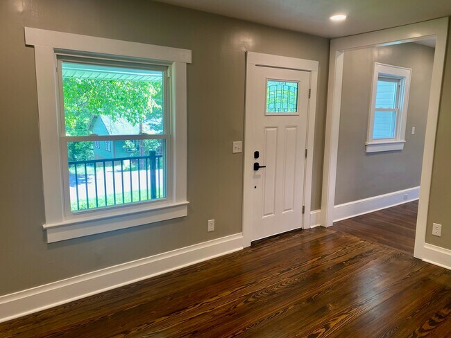 Building Photo - 115 Converse St