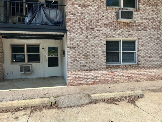 Building Photo - Two Bedroom Apartment