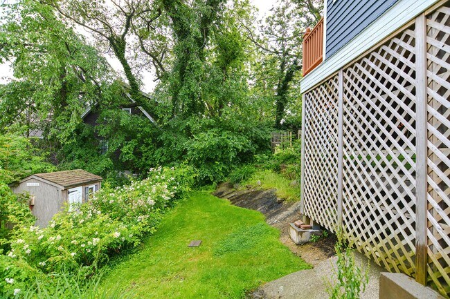 Building Photo - Granite Pier