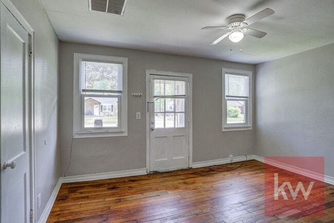 Building Photo - One Level, 2 Bedroom Unit in Kingsport
