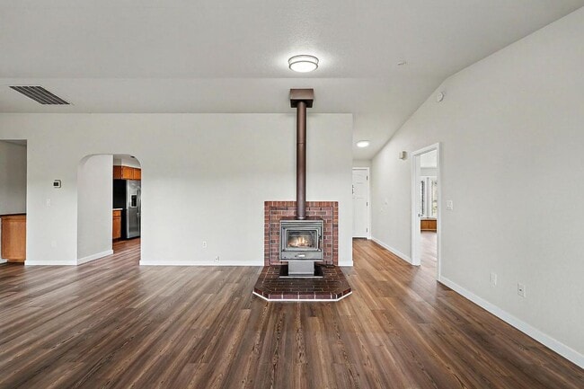 Building Photo - 9123 Wendy Dr SE