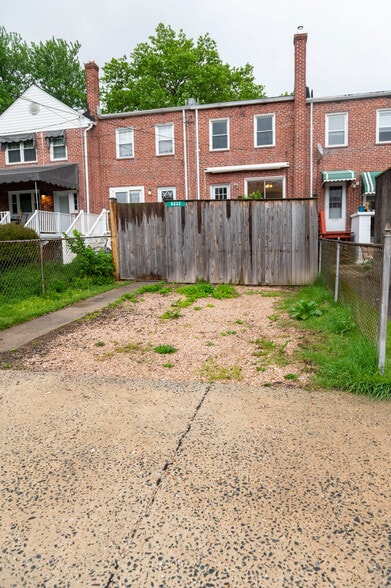 Building Photo - 8332 Hillendale Rd
