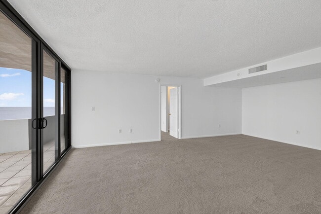 Building Photo - 4200 N Ocean Dr