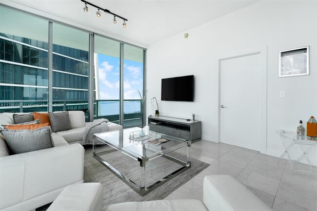 Building Photo - 900 Biscayne Blvd