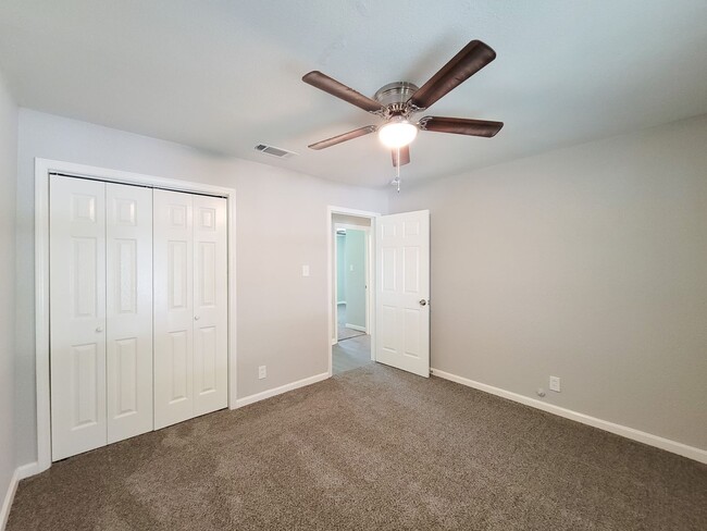 Building Photo - RECENTLY REMODELED 4 BEDROOM 2 BATH LEASE HOME WITH ALL THE UPGRADES.  CHECK THIS OUT.  WON'T LAS...