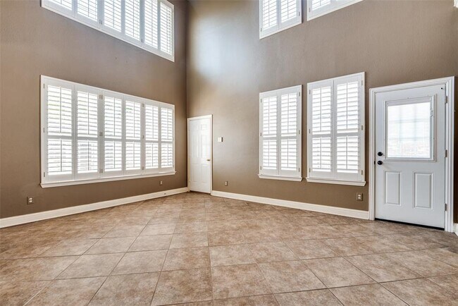 Building Photo - 452 Richmond St