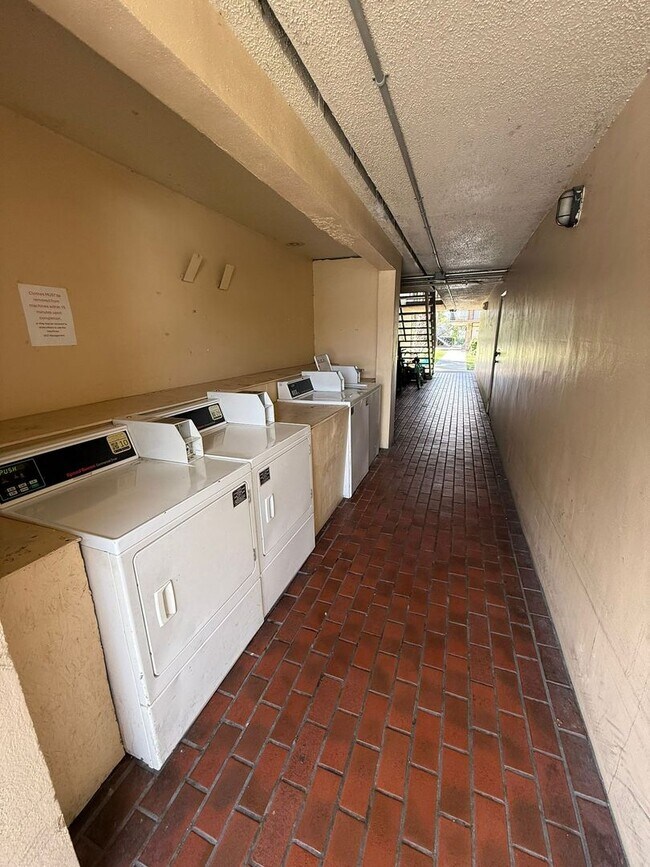 Building Photo - Studio apartment including Water, Electric...