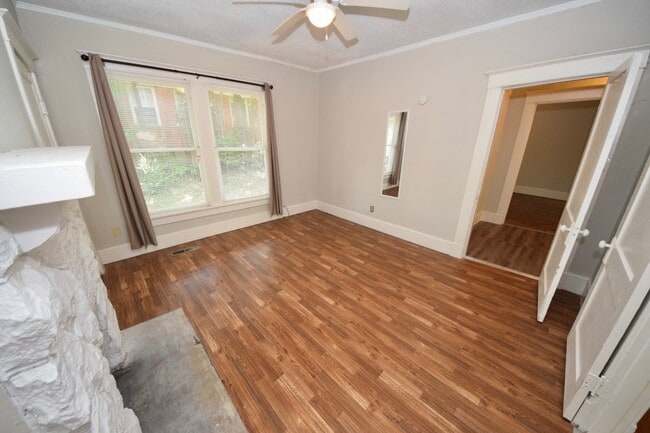Building Photo - 4 Bed, 2 Bath Near UOM