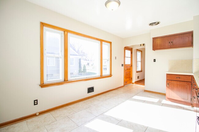 Building Photo - 2859 Boxwood Rd
