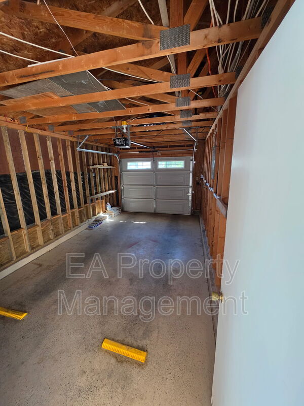 Building Photo - 4819 Platinum Loop NE