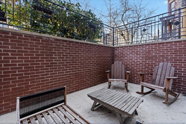 Building Photo - 1018 N Hermitage Ave