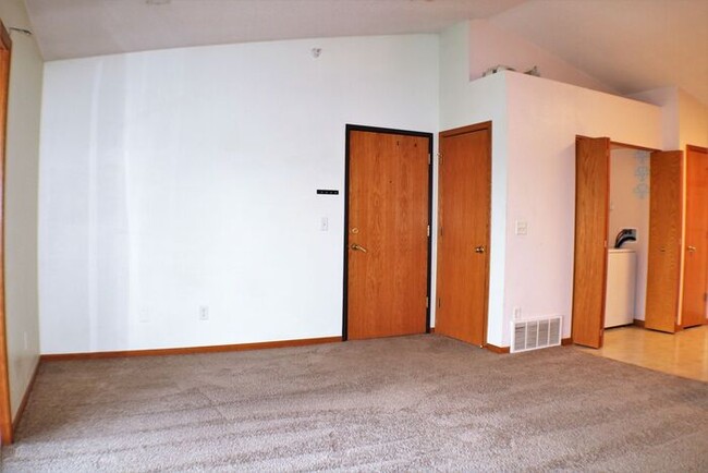 Building Photo - $1,195 | 2 Bedroom, 1 Bathroom Condo | Pet...