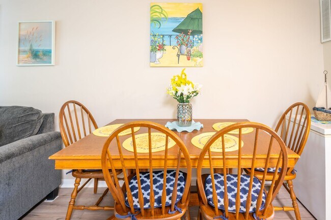 Building Photo - FURNISHED OFF-SEASON MONTHLY RENTAL - AVAILABLE MID-SEPTEMBER '25 (CALL FOR AVAILABLE MONTHS)