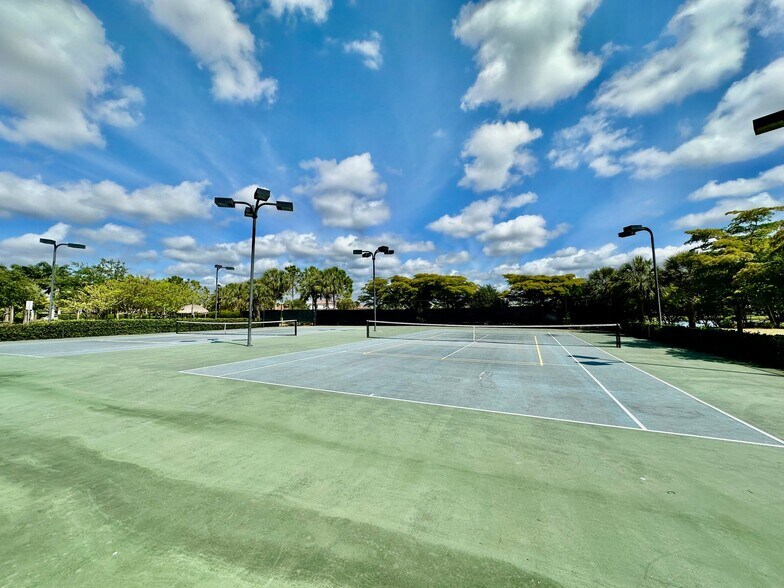 Building Photo - 1823 Alameda Dr