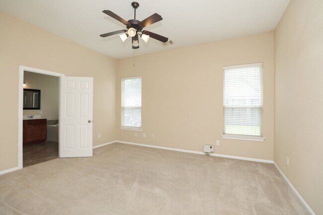 Building Photo - For Lease | 4 Bed, 2.5 Bath | 2,587 Sq Ft ...