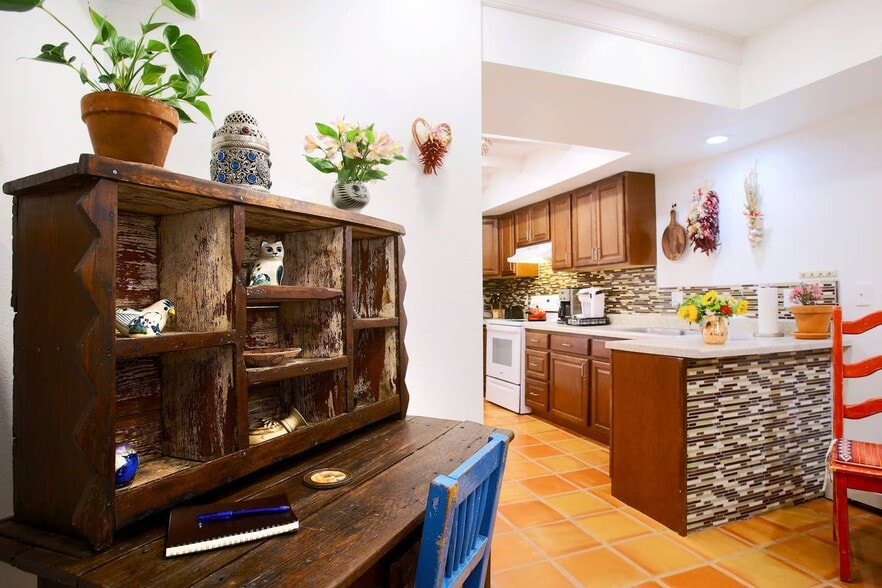 Building Photo - 1572 Avenida de Las Americas