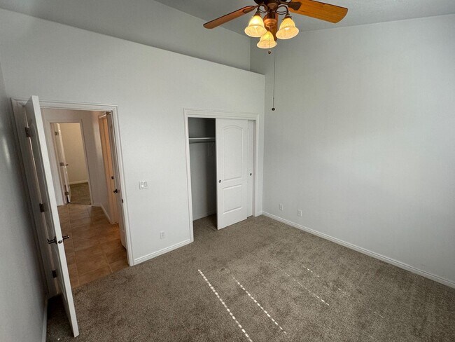 Building Photo - 3-Bed, 2-Bath Standalone Home with 2 Car G...
