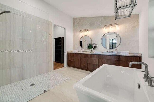 Building Photo - 2330 Overbrook St