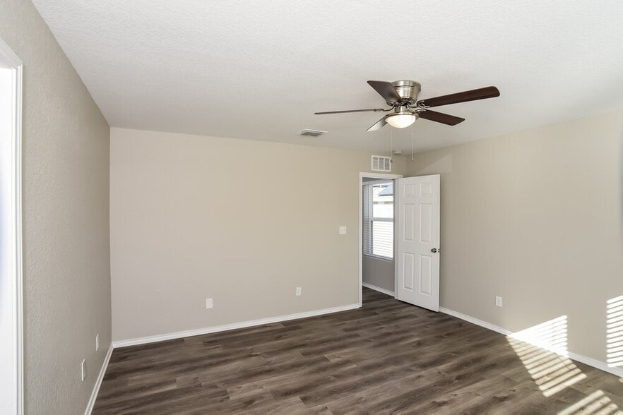 Building Photo - 10730 Castello Cyn