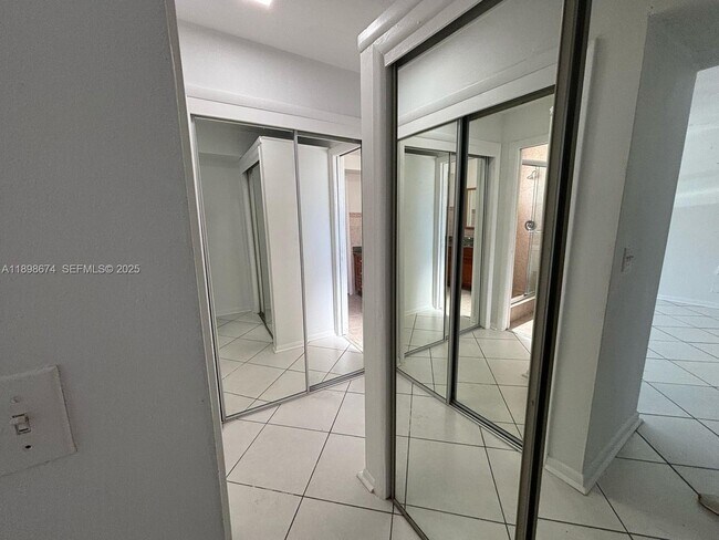 Building Photo - 215 SE 3rd Ave