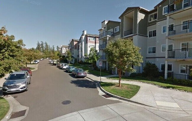 Building Photo - Perfect For Nursing Student - Beautiful Condo w/ Garage. Close To St. Vincents Hospital