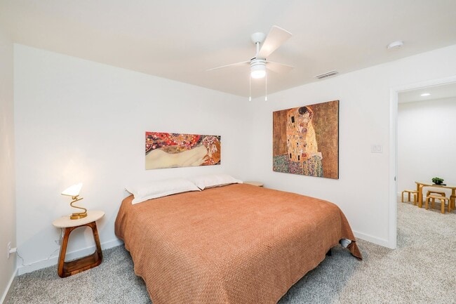 Building Photo - 305 Deer Path Lp