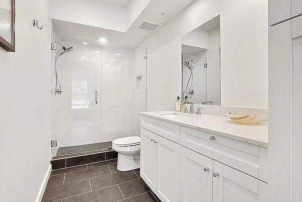 Building Photo - 2100 St Thomas St