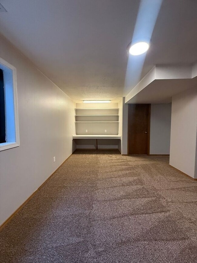 Building Photo - Beautiful Briargate Living: 5 Bedrooms, Walk-In Closets & 5-Piece Suite | Move-In Special: $500 O...