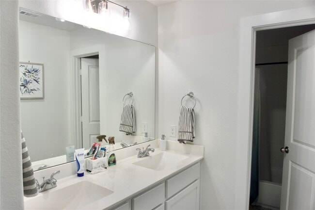 Building Photo - 31106 Aumbrey Ivy Ct
