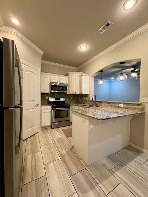 Building Photo - 100 Sullivans Wy