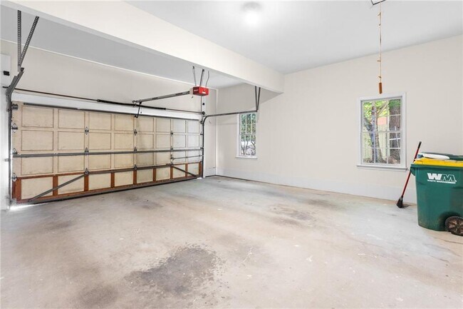 Building Photo - 5941 Wilbanks Dr