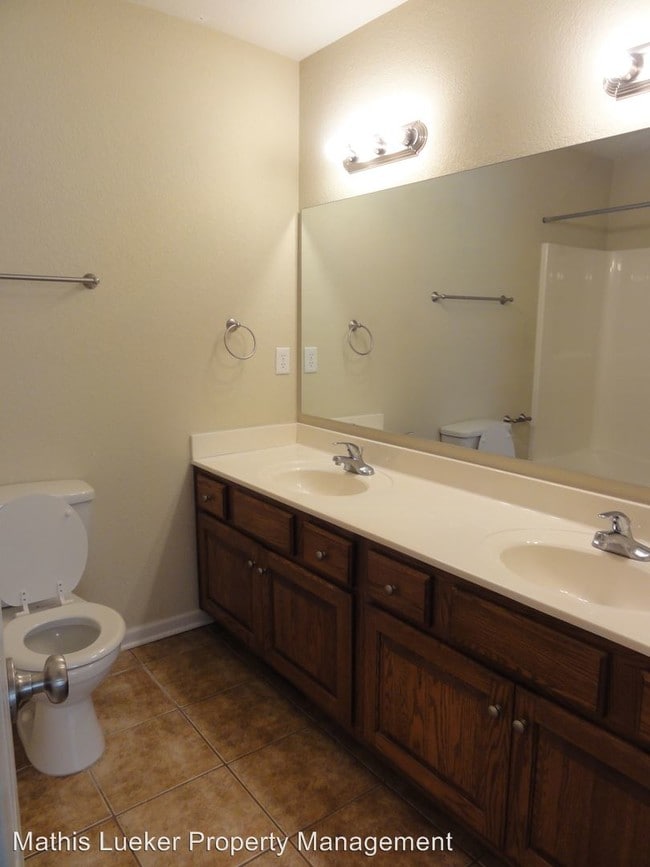 Building Photo - 3 br, 2.5 bath House - 2404 Brooke Bend