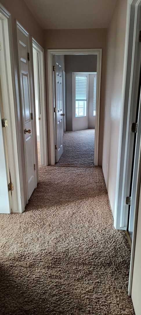 Building Photo - Spacious single family home in a quiet neighborhood