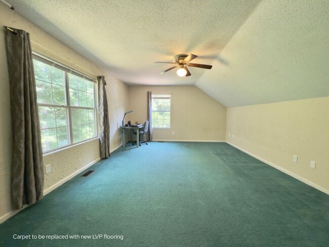 Building Photo - 4585 Village Park Dr E