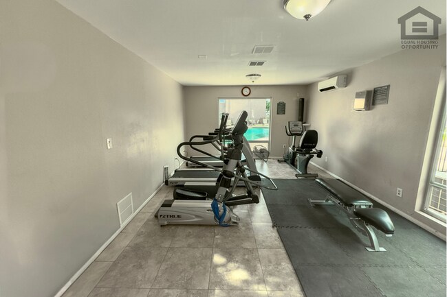 Building Photo - 2Bed/2Bath Condo at Thomas Rd/56th St! Ready for Immediate Move-In!