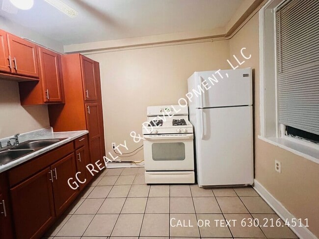 Building Photo - 1752 N Drake Ave