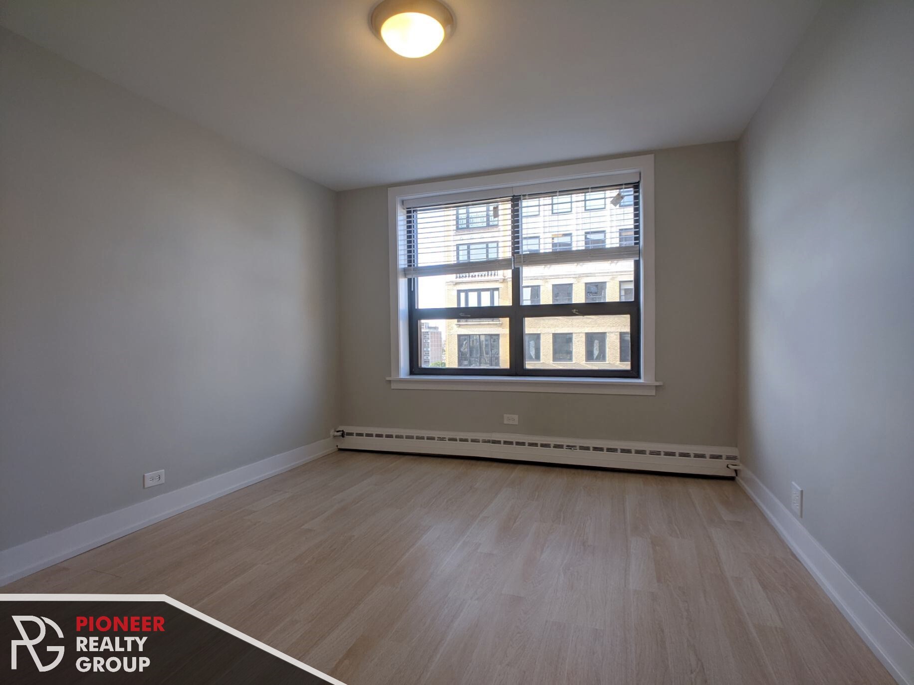 Building Photo - 429 W Wellington Ave